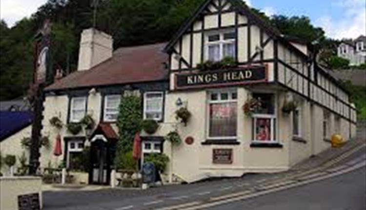 Bodlondeb Castle Bed & Breakfast { Central Llandudno} Exteriör bild