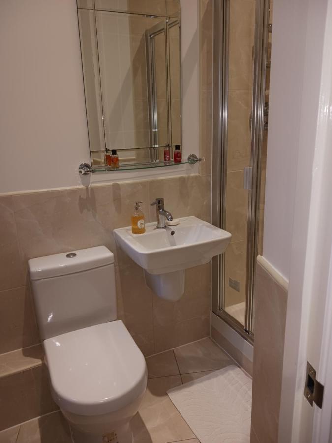 Bodlondeb Castle Bed & Breakfast { Central Llandudno} Exteriör bild