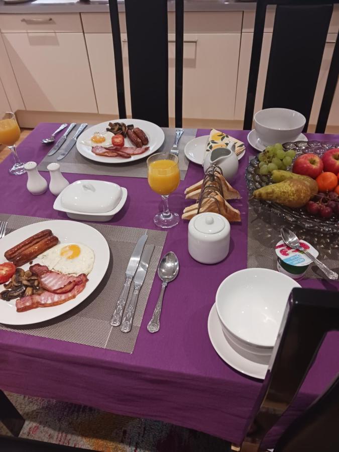 Bodlondeb Castle Bed & Breakfast { Central Llandudno} Exteriör bild