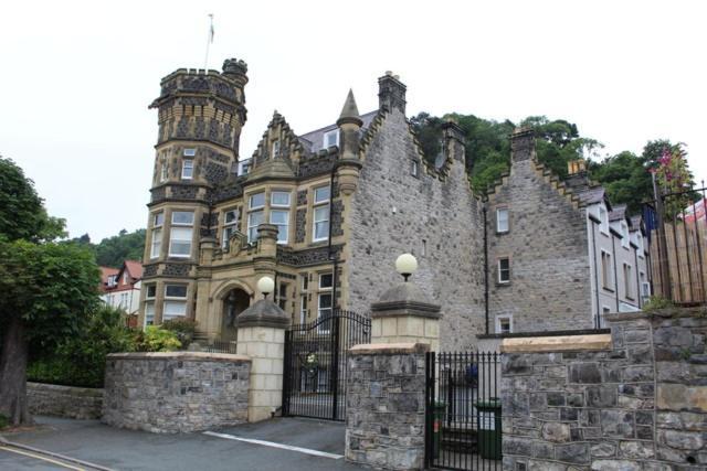 Bodlondeb Castle Bed & Breakfast { Central Llandudno} Exteriör bild