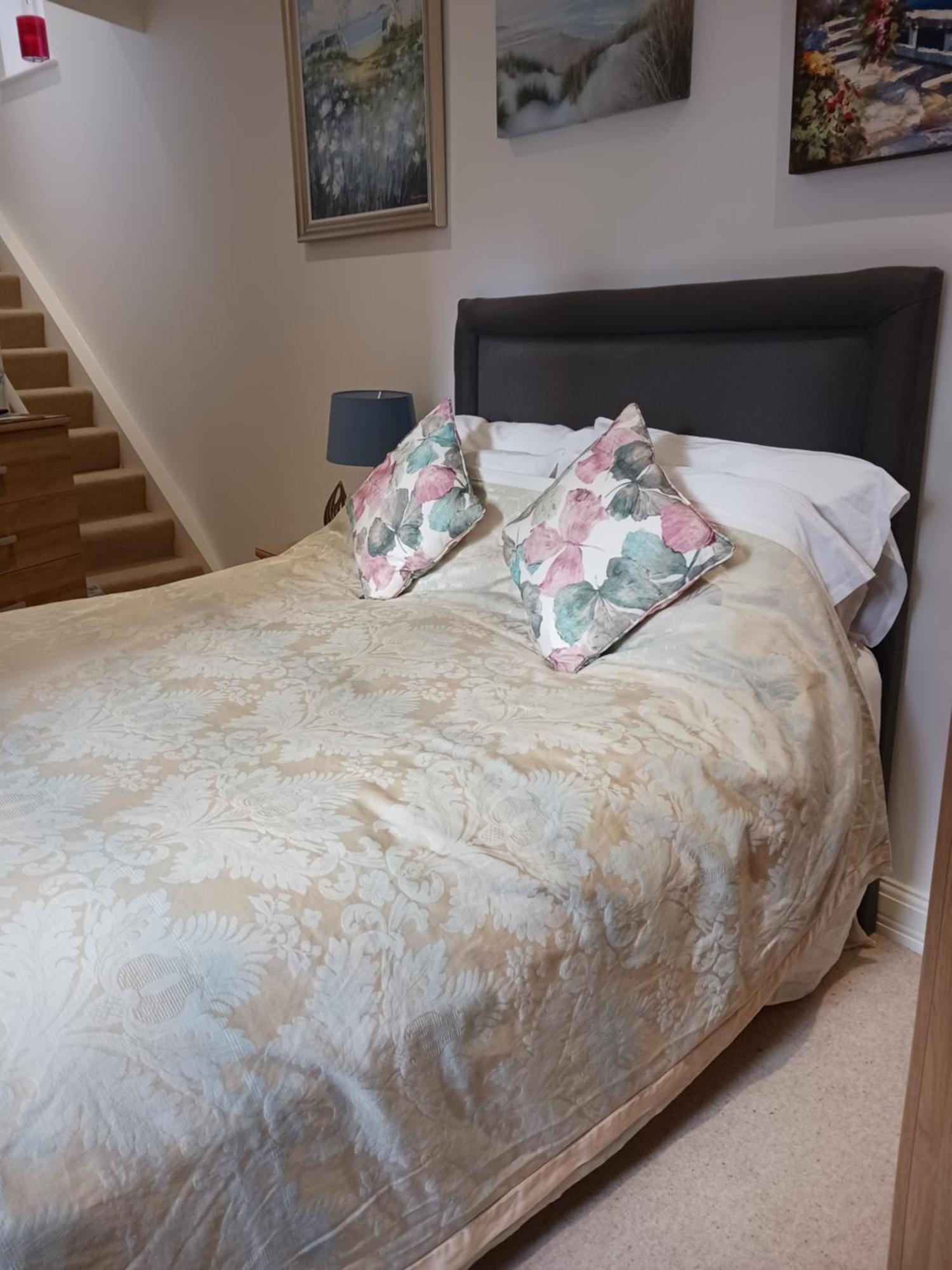 Bodlondeb Castle Bed & Breakfast { Central Llandudno} Exteriör bild
