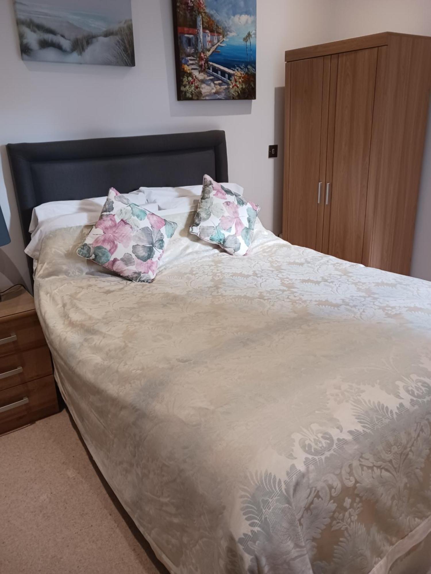 Bodlondeb Castle Bed & Breakfast { Central Llandudno} Exteriör bild